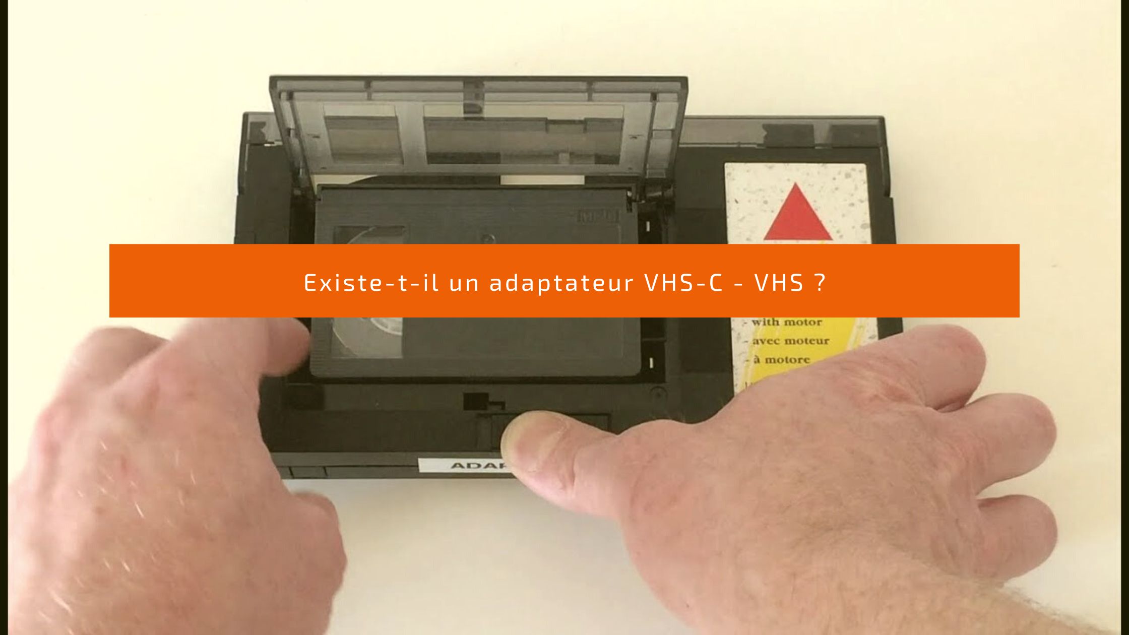 Lisez votre cassette VHS C avec cet “adaptateur cassette VHS” 